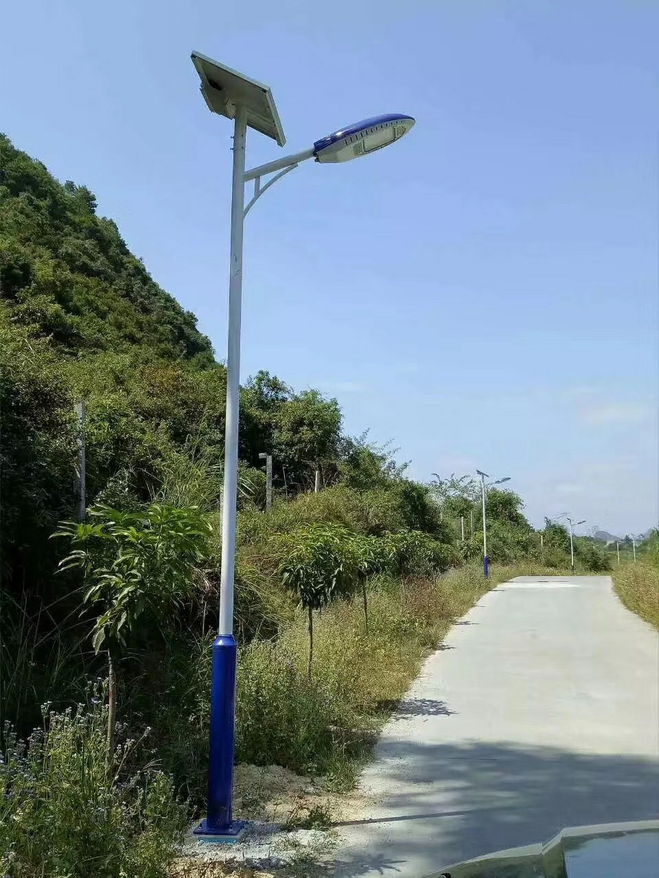 公司主營(yíng):太陽(yáng)能路燈,道路燈桿,高桿燈,led路燈,景觀燈,庭院燈,智慧